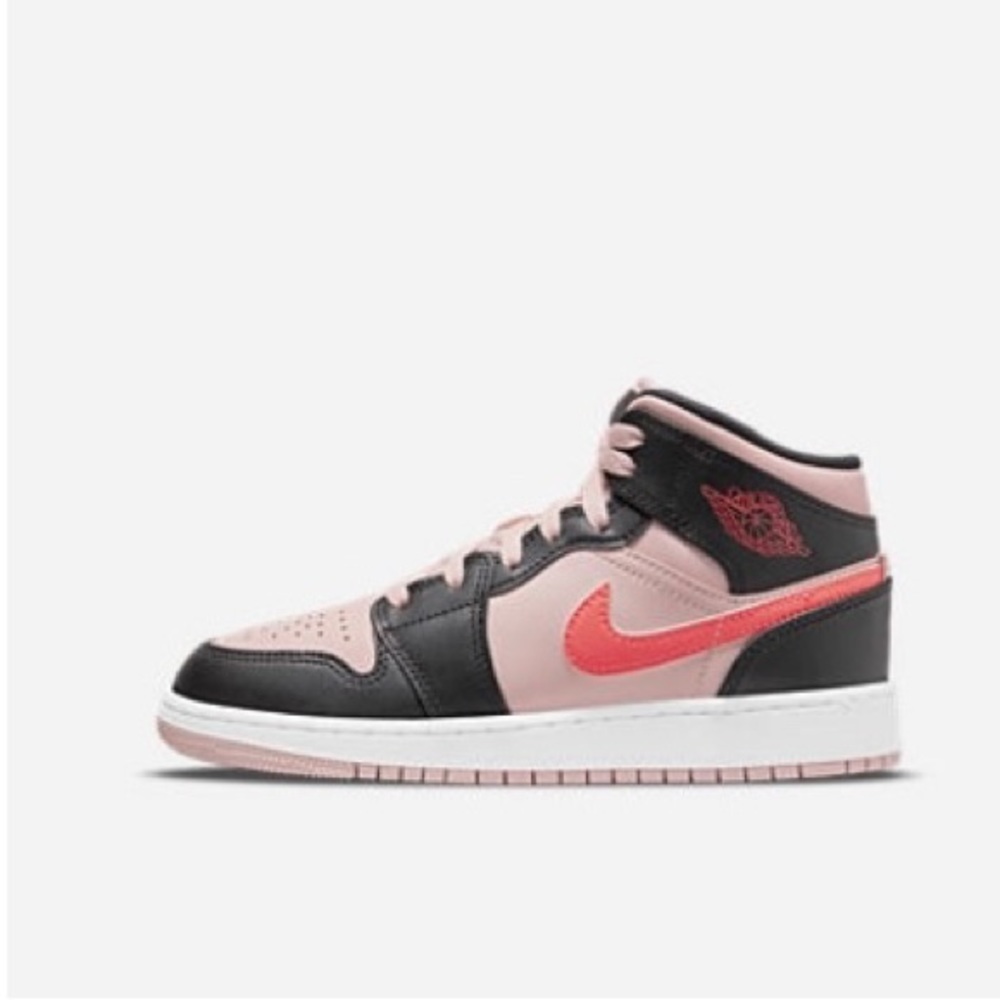 Girls size 5.5 WORN ONCE Jordan air one